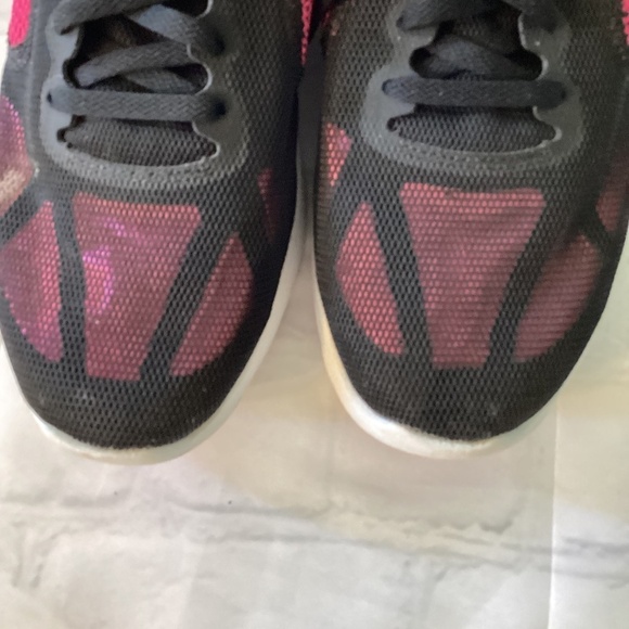 NIKE REVOLUTION 3 SNEAKERS (Size: 10) ( Color : Pink/ Black) PREOWNED - Picture 4 of 10